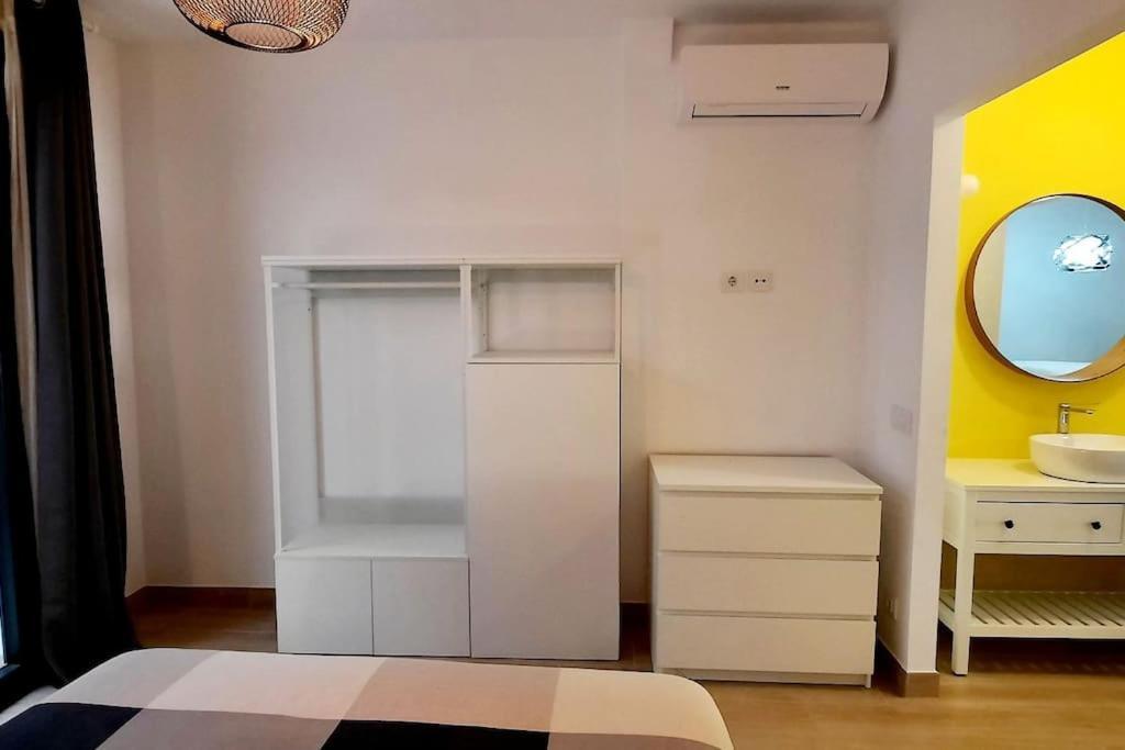 Acogedor Con Entrada Independiente Appartamento Barcellona